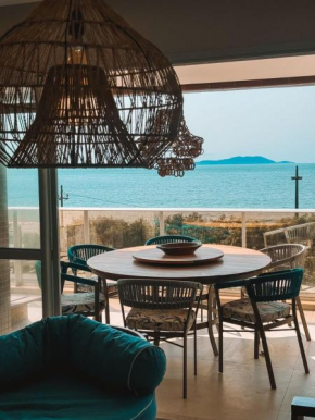 Apartamento frente mar na praia das Caravelas